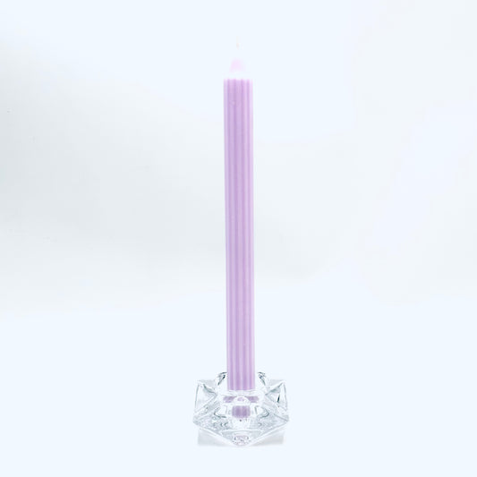 Galda svece ⌀ 2x28 cm, gaiši lillā, rievota