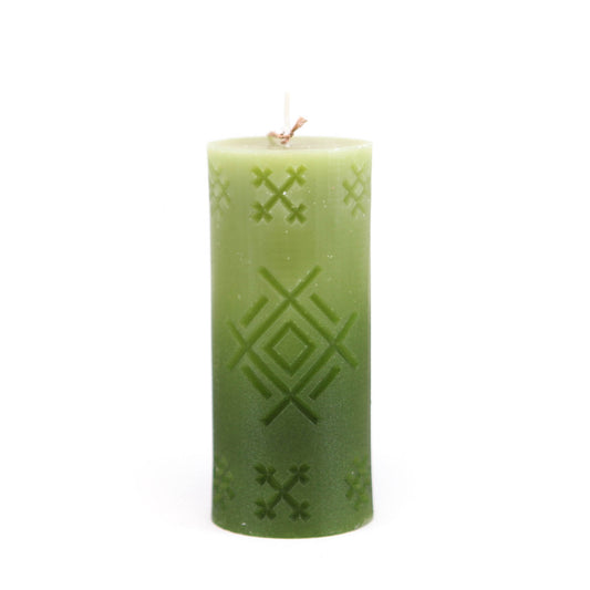 Svece ar latvju rakstu zīmi "Aka", zaļa