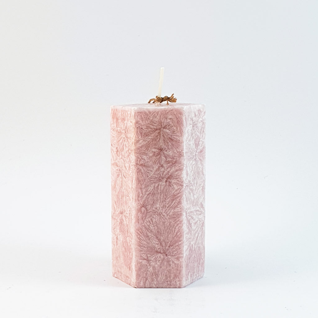 Kristālstearīna mežģīņsvece ⌀ 5x10 cm, gaiši rozā