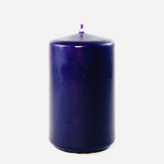 Powderpressed candle ⌀ 6x10 cm, dark purple