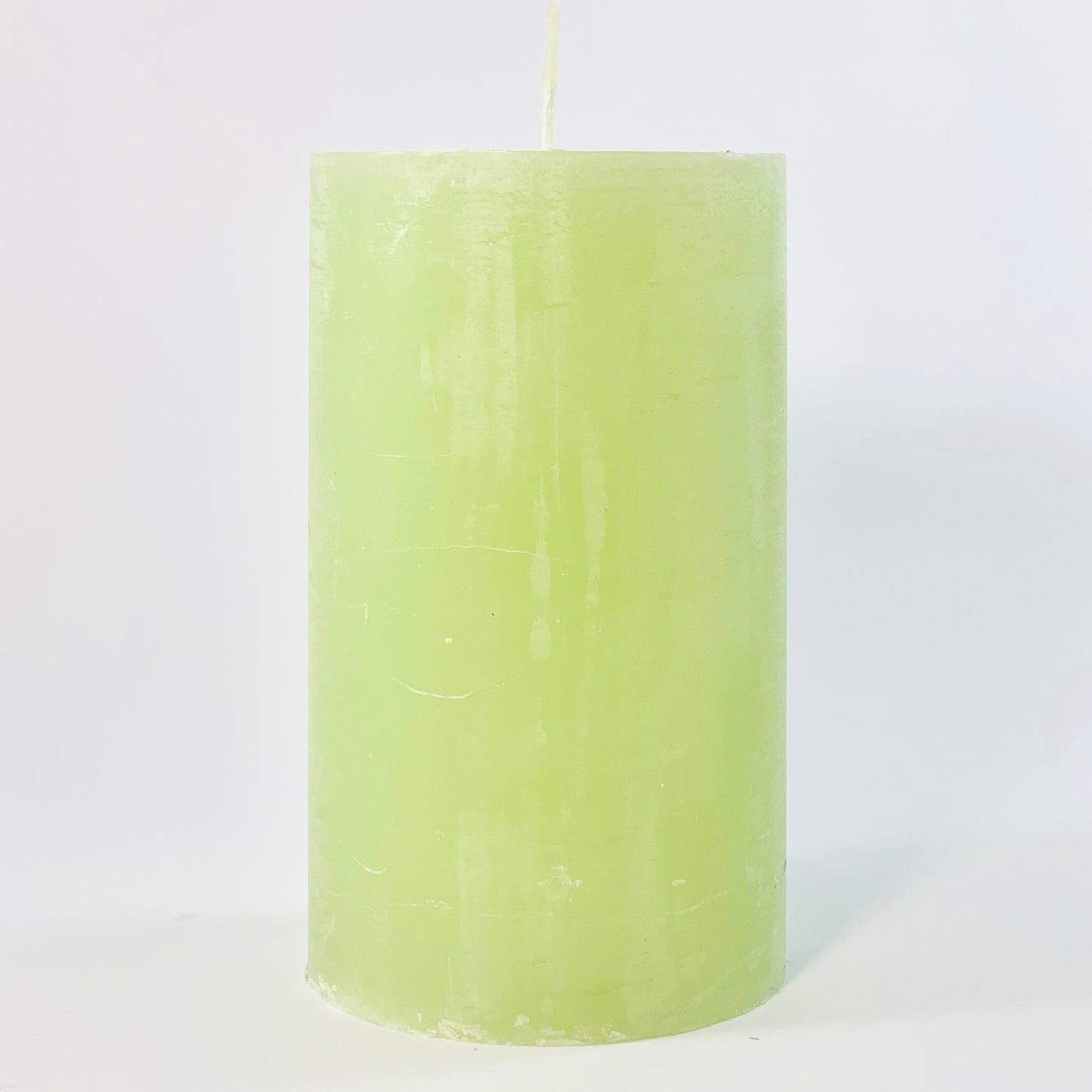 Свеча-цилиндр ⌀ 7х12 см, светло-зеленая (пастельный тон).