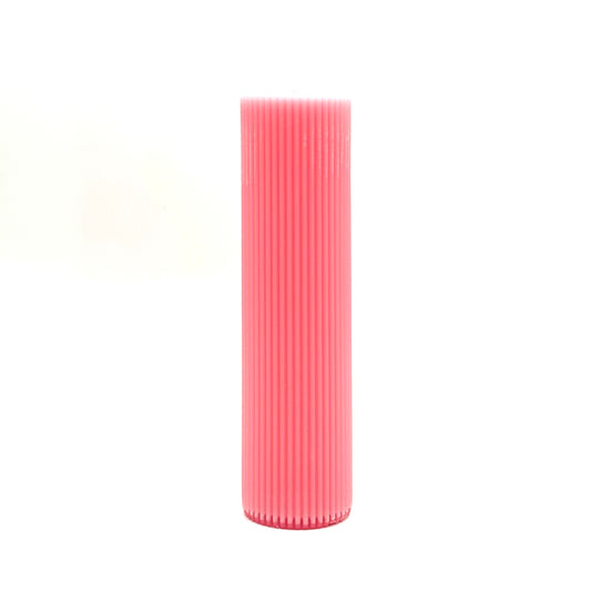 Dizaina svece “Karaliskā”, 6x22 cm, rievota, maigi rozā